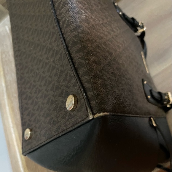 Michael Kors Voyager Tote Bag in Black - Picture 4 of 11